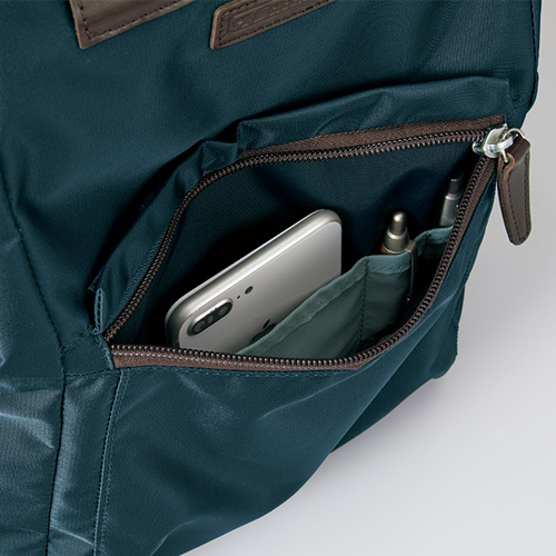 手持ちもできるスリムフィット･軽量リュック