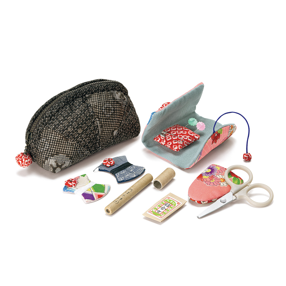 大島紬ポーチ入りお細工物の裁縫セット／加賀目細針入り
