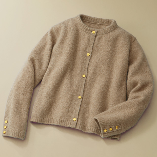 アルパカ混メタルボタン使いカーディガン
