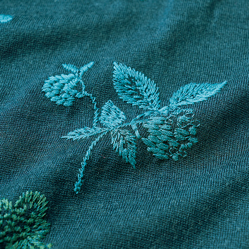 ウールハイネックプルオーバー／森の小花