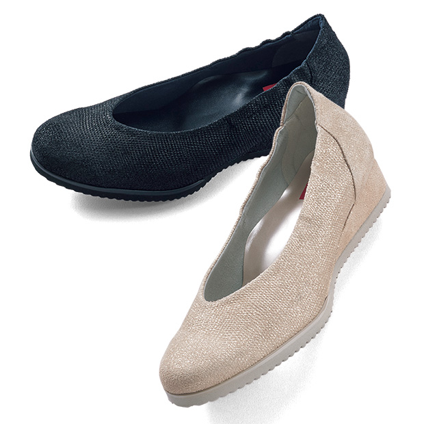 柔らかソールの4E軽量パンプス