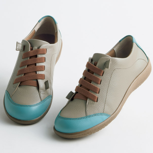 ゴムひも使いスニーカー