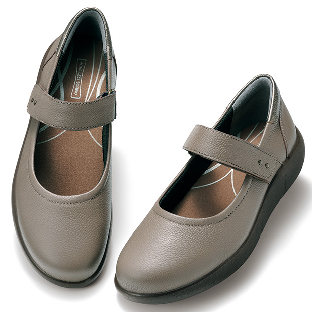 ストラップシューズ