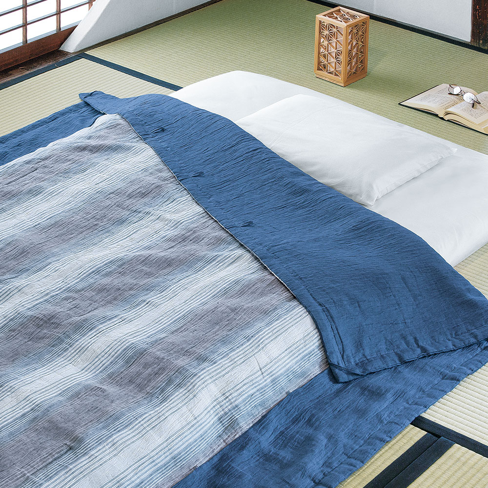 竿干しちぢみのウォッシャブル麻わた肌掛け／草木染蒟蒻糊仕上げ