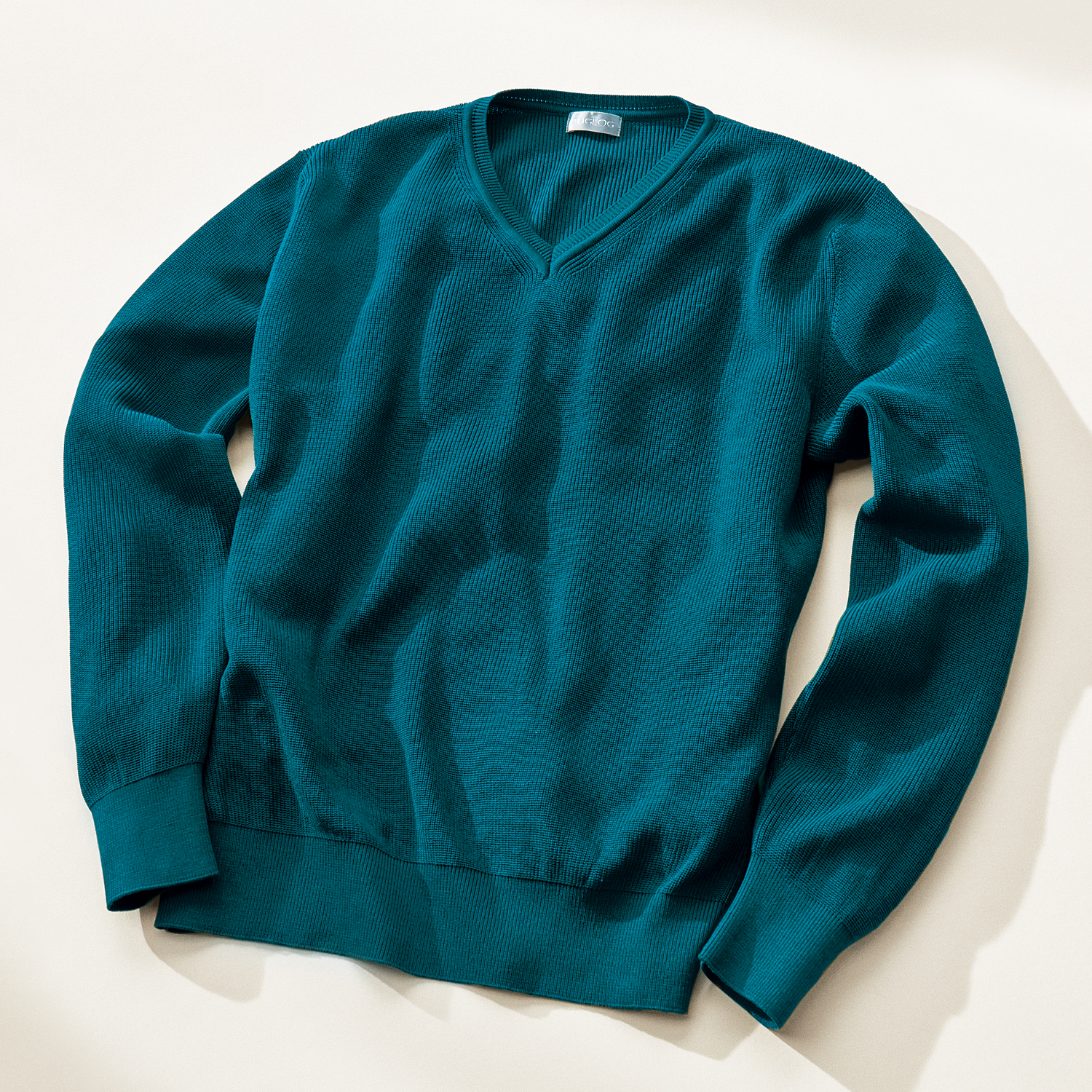 ラグログ シルク糸で編まれた浅めのvネックニット ライトアップオンラインストア