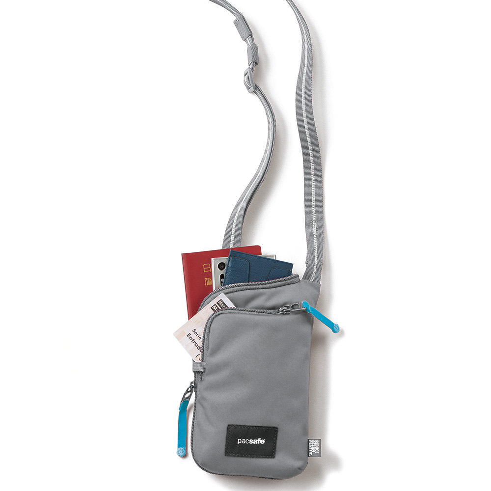 トラベルポシェット