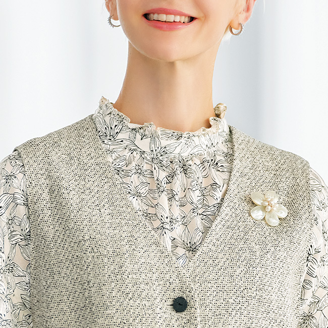 シェルとパールの花のブローチ