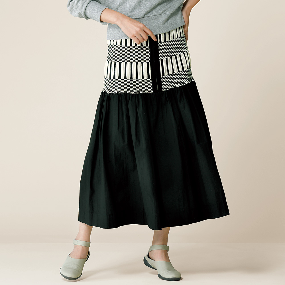シルク混ジャカード生地使いスカート