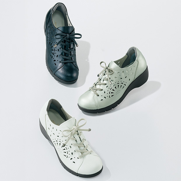 快適フィットのパンチングスニーカー