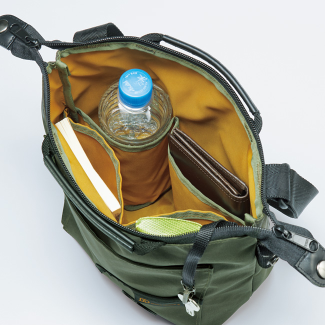 コンパクトトート型ショルダー