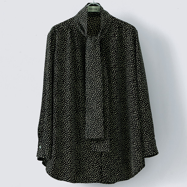 リボン付きプリントブラウス