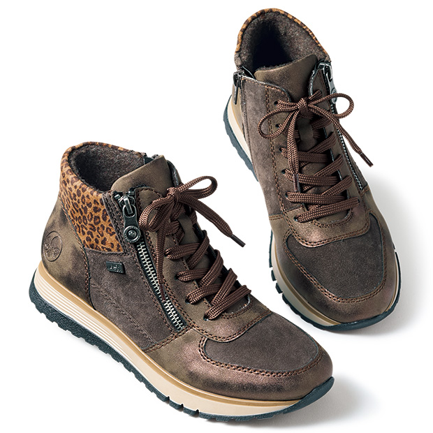 ダブルファスナー使いハイカットシューズ