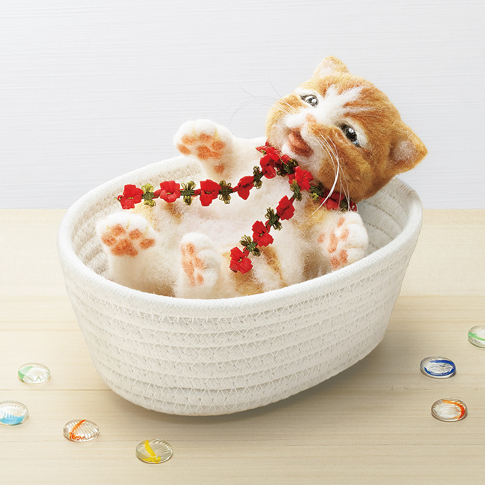羊毛フェルト人形「籠入り子猫」