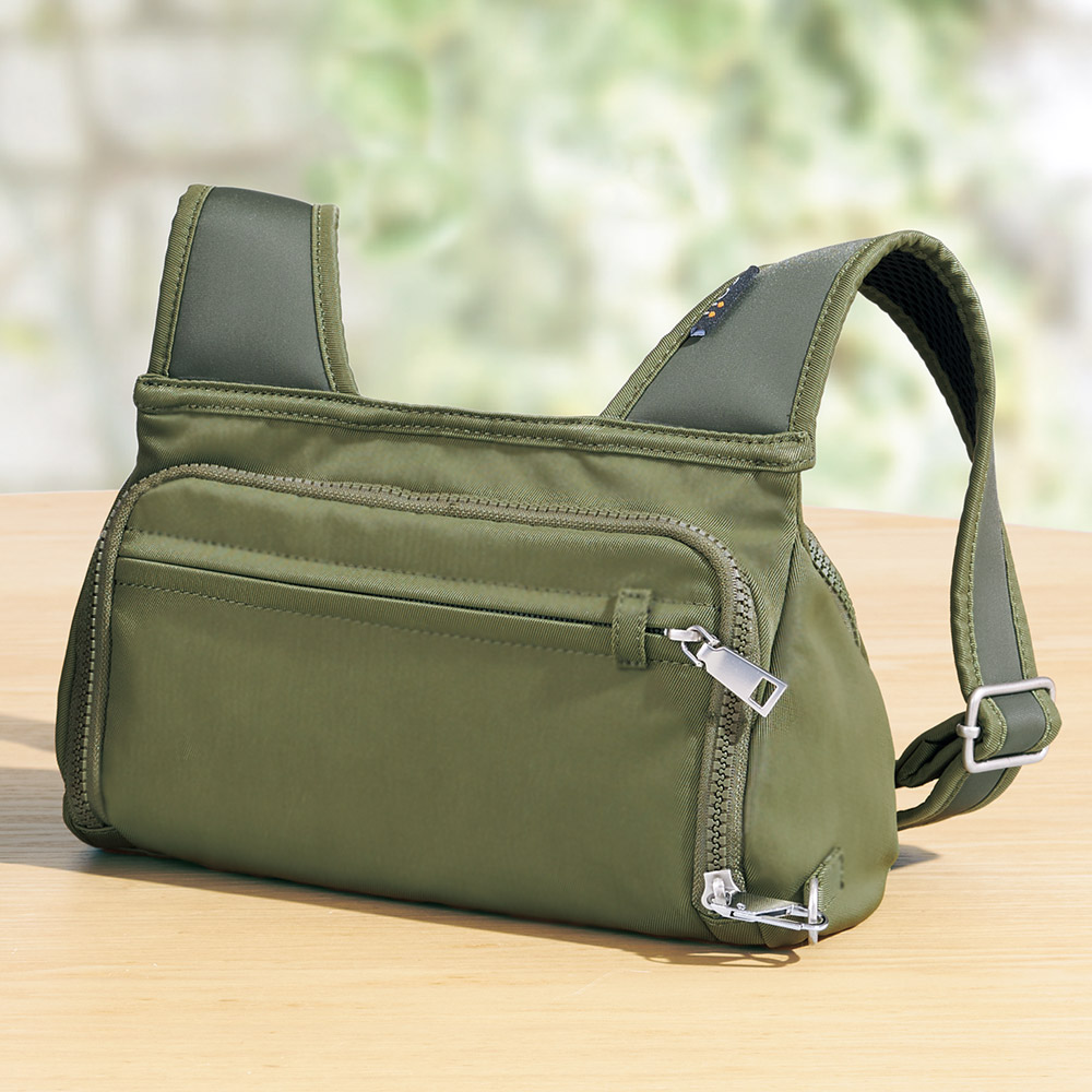 身体に寄り添うミニショルダー／広々開口＆防犯対策モデル