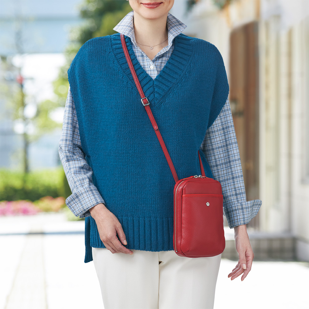 がばっと開くレザーショルダーバッグ