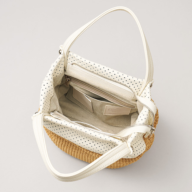 パンチングレザー使いハンドバッグ