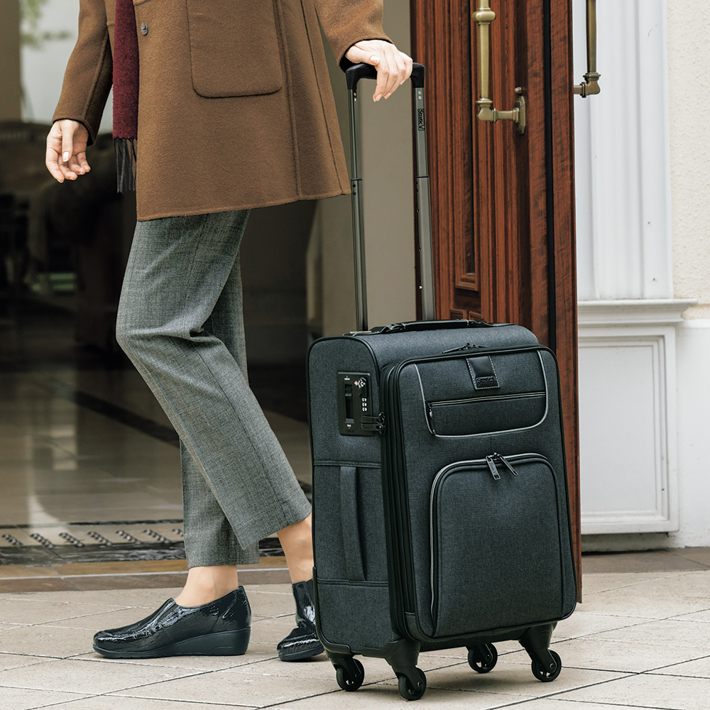 ストラティック ドイツ製スーツケース キャスターストッパー付き 35l ライトアップオンラインストア