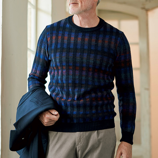 絣糸使いのジャカードクルーネックセーター