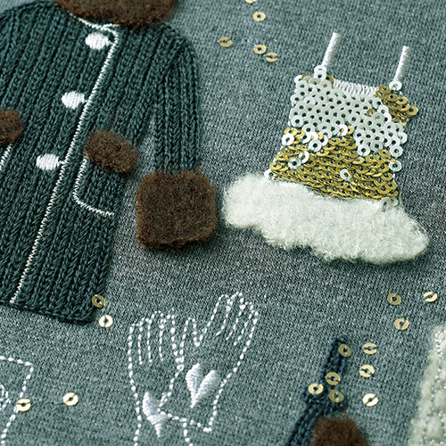 刺しゅう入りハイネックプルオーバー