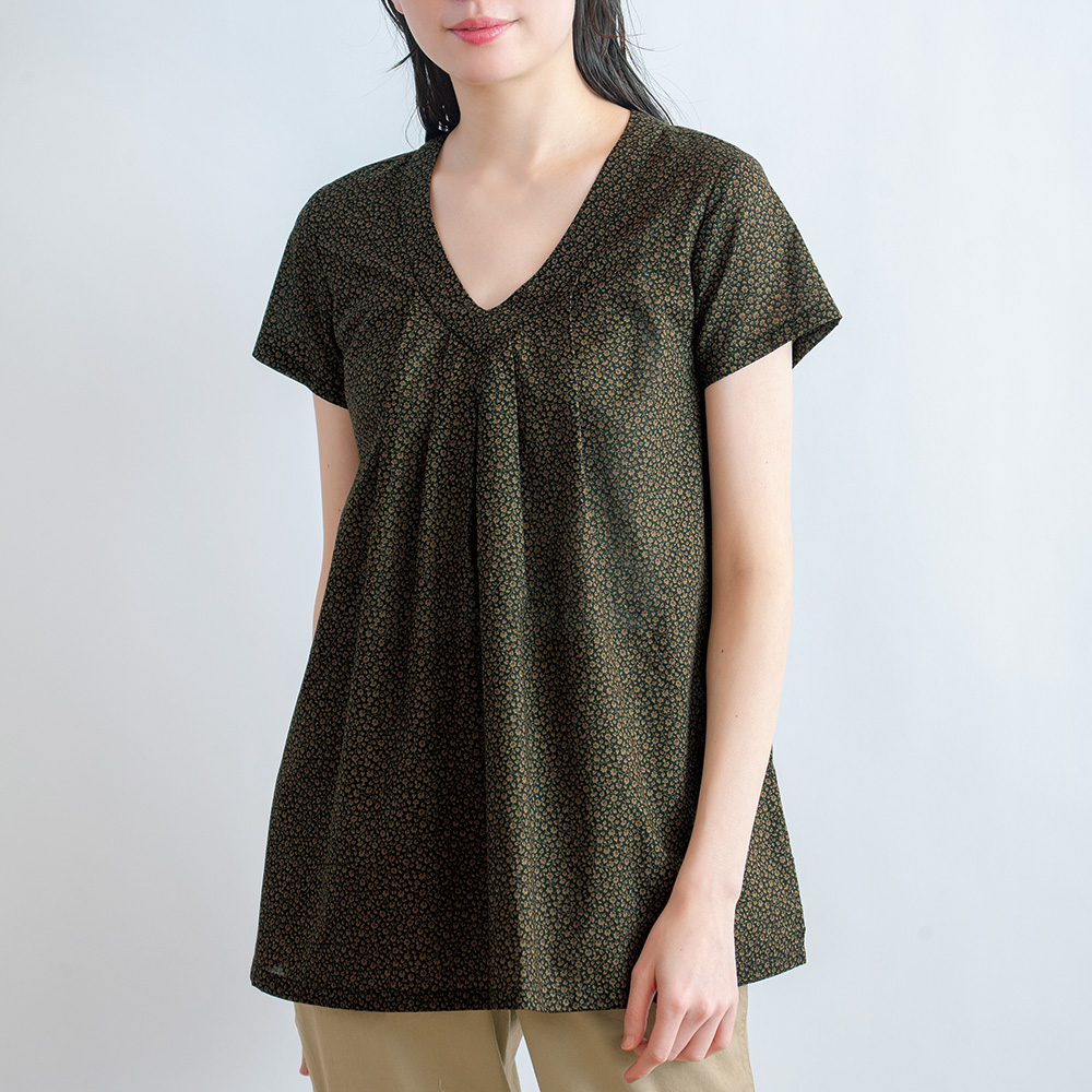 コットンボイル小花柄Vネックプルオーバー／当社限定モデル