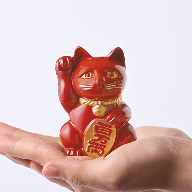 漆仕上げの招き猫