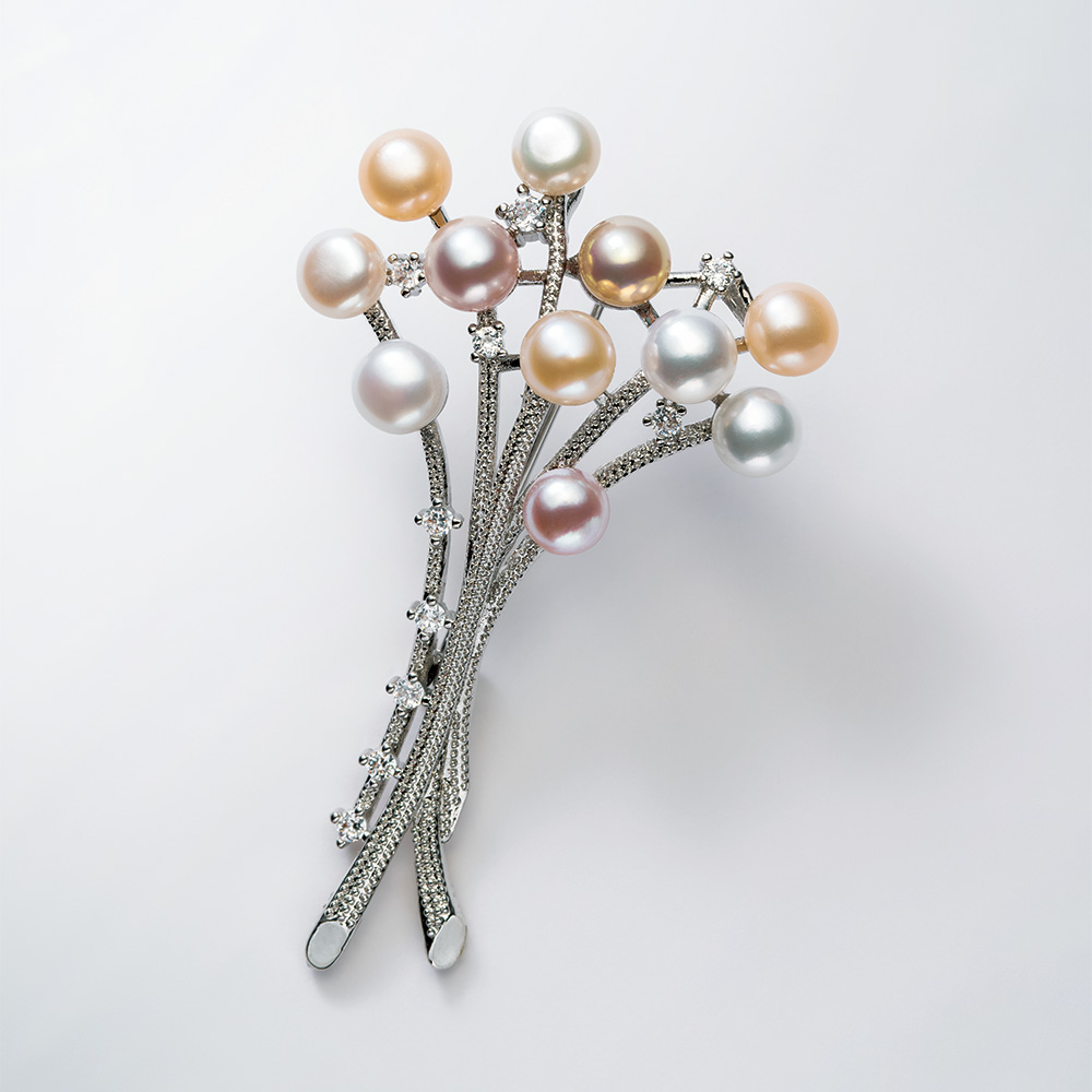パールブーケのブローチ