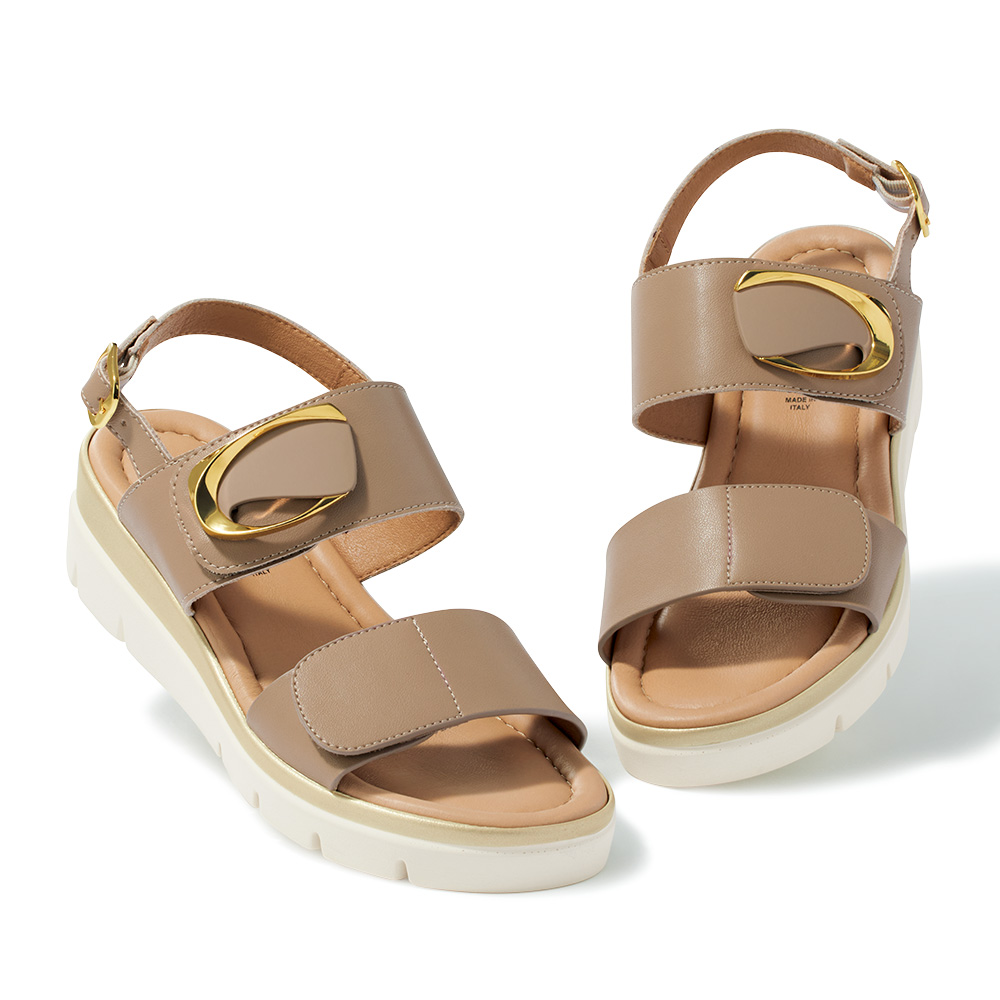 ストラップサンダル