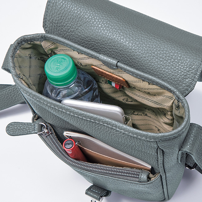 美品 ANDREA ROSSI オールレザー ボディバッグ ロゴ金具 ショルダー 美品 ANDREA ROSSI オールレザー ボディバッグ ロゴ金具 ショルダー