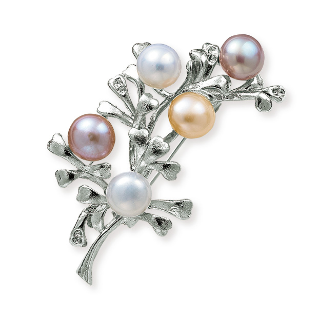パールフラワーのブローチ