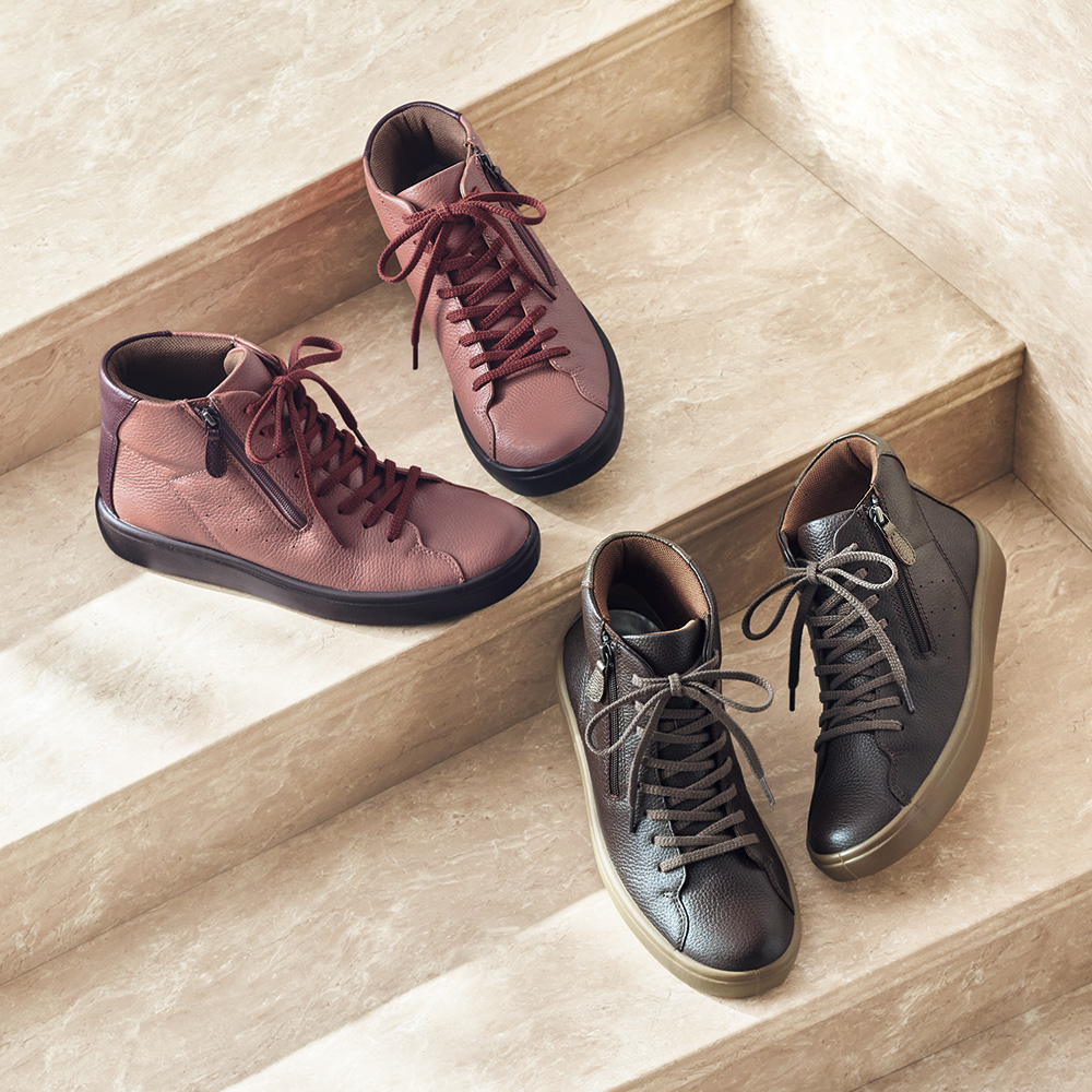 ファスナー使いレザーブーツ