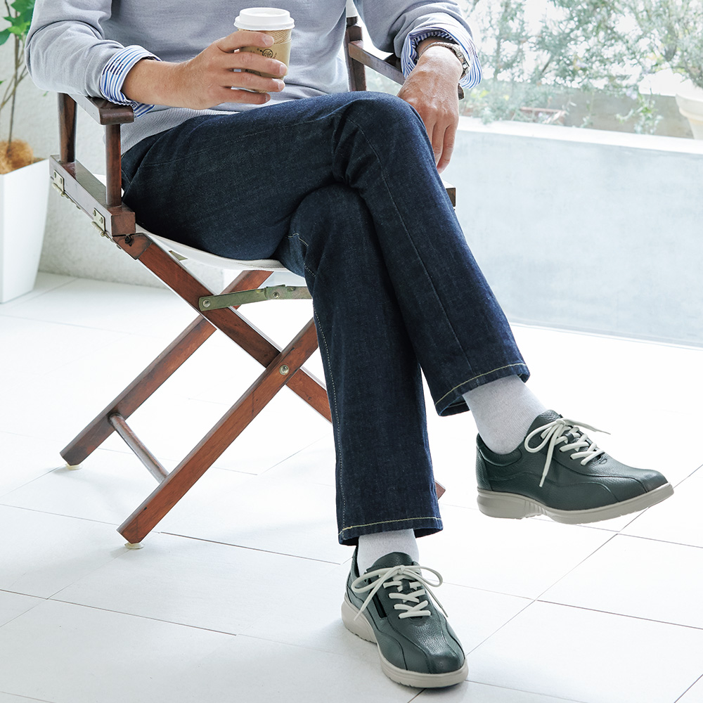 足をいたわる男の靴／軽量レザースニーカー