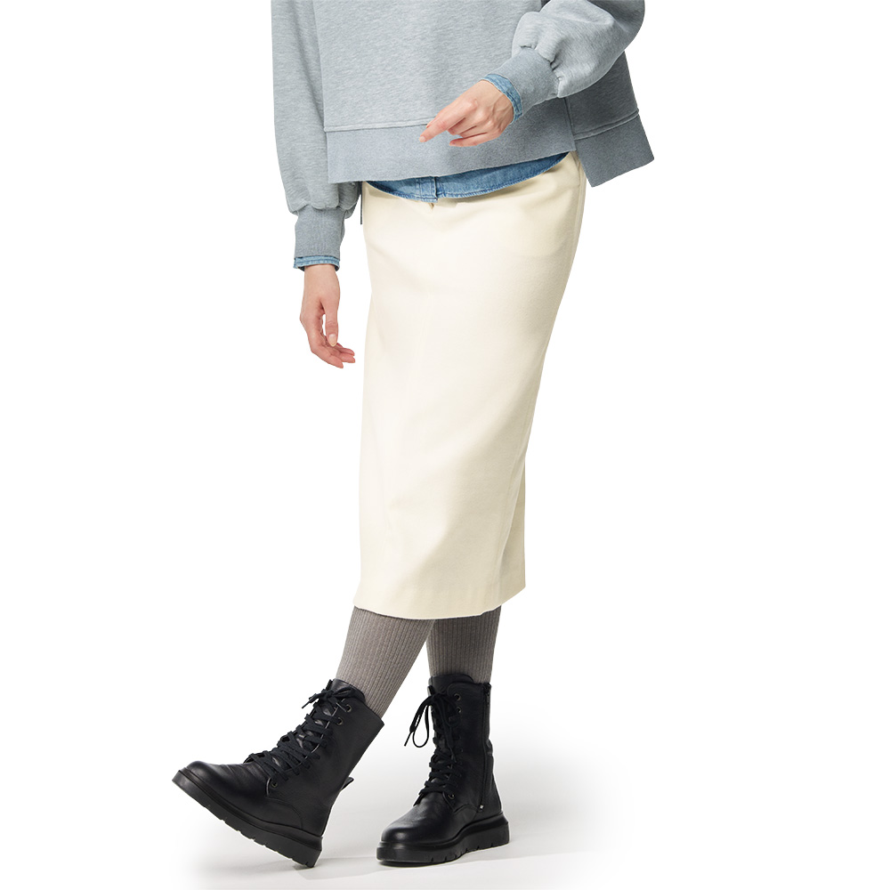 ふわふわ生地のスカート