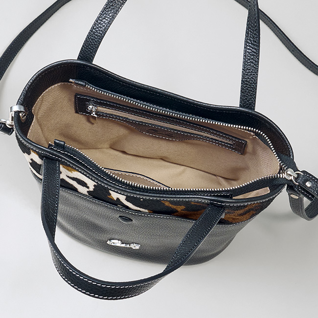 ヘアカウ使いの2ウェイハンドバッグ