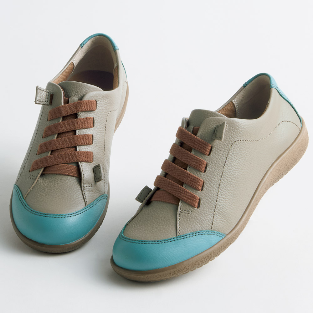 ゴムひも使いスニーカー