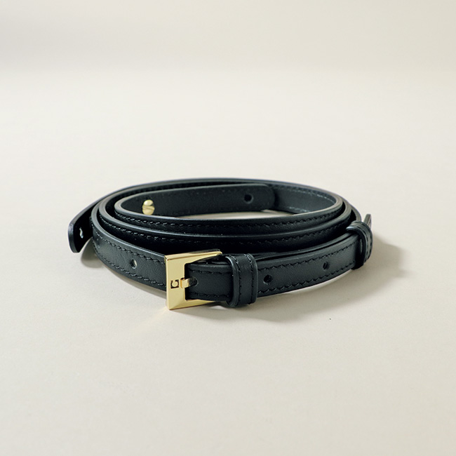 型押しレザーショルダーバッグ