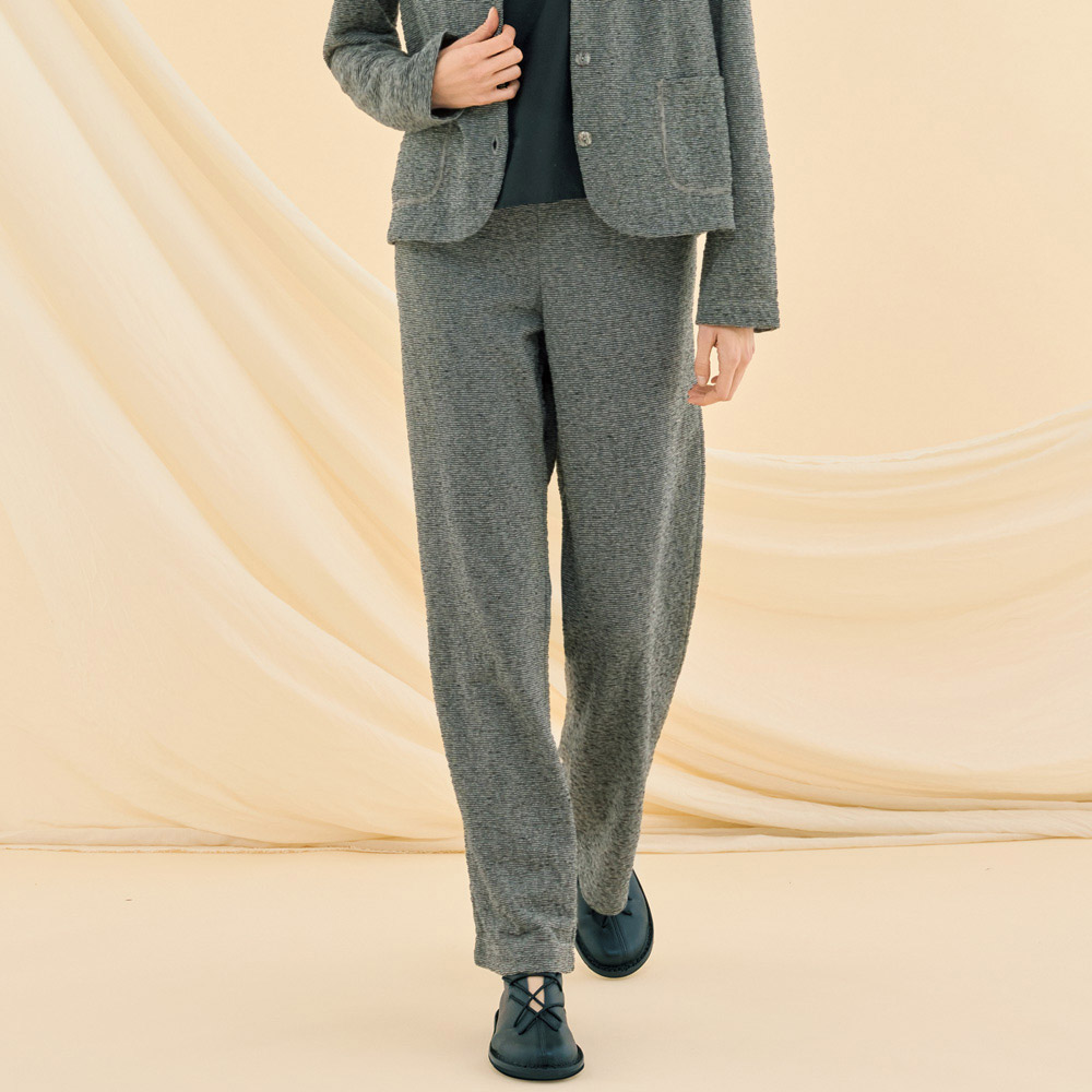 ソフトニットストレートパンツ／当社限定モデル