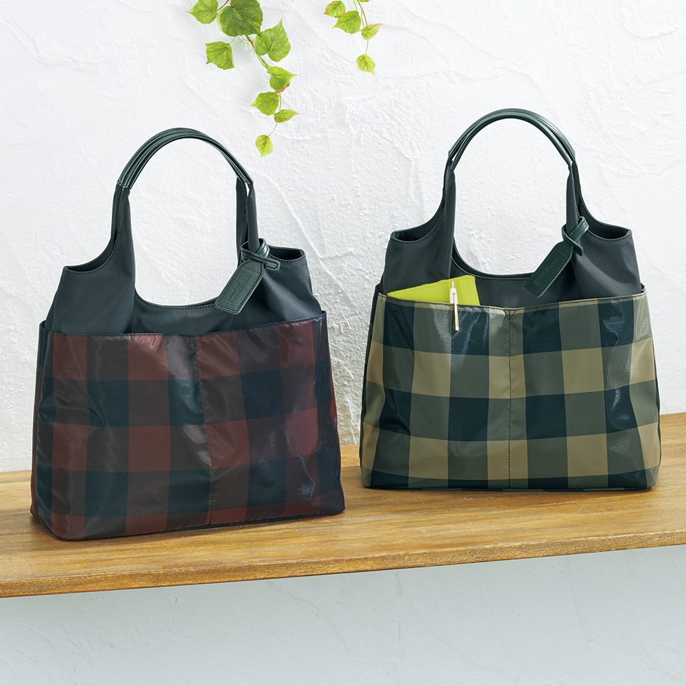 驚くほど軽いチュール×ナイロンのコンビトート