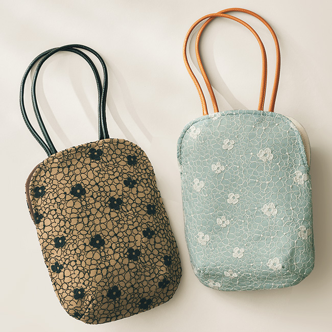 刺しゅうのミニバッグ