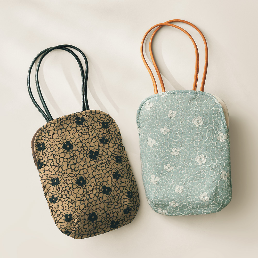 刺しゅうのミニバッグ