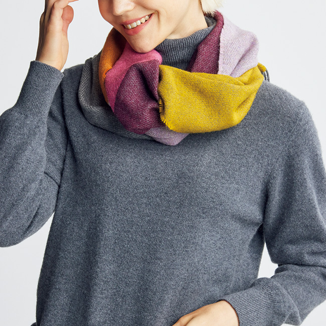 多色使いのウールマフラー