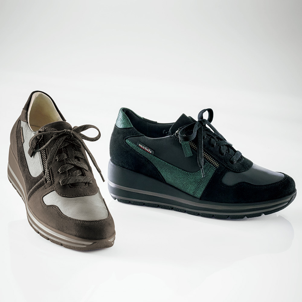 ファスナー付きスニーカー