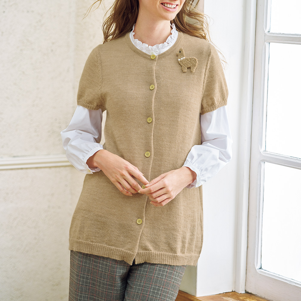 アルパカロングベスト／ブローチ付き