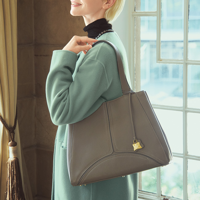 レザーショルダーバッグ