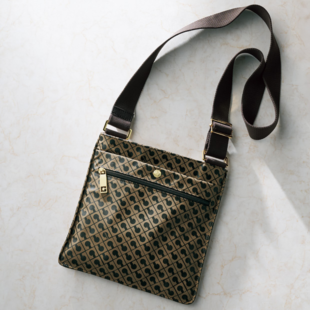 クロスショルダーバッグ