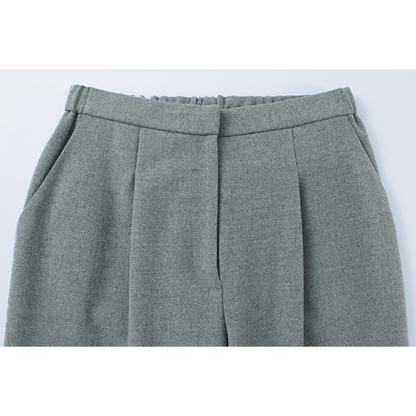 タック入りテ－パードパンツ