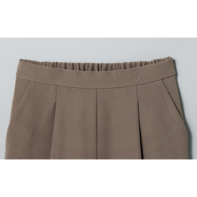 とろみテーパードパンツ