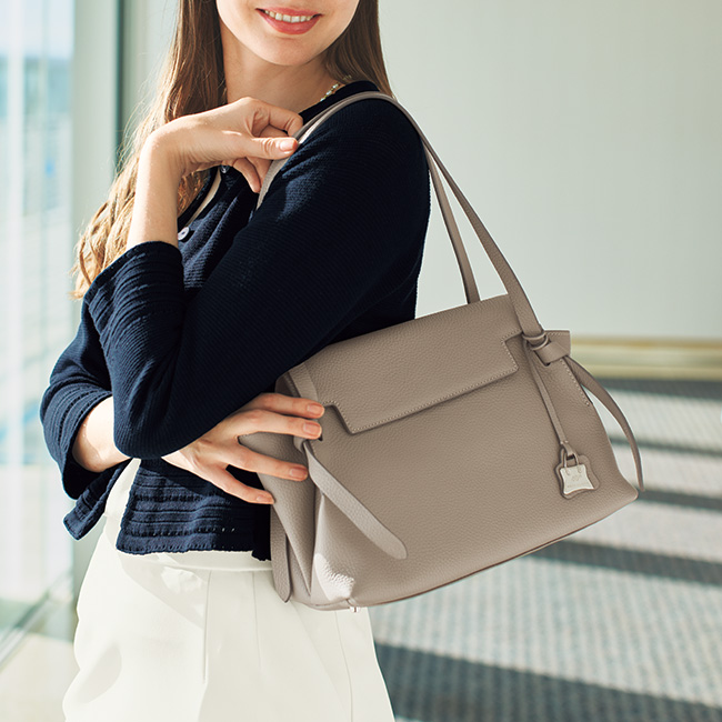 レザーショルダーバッグ