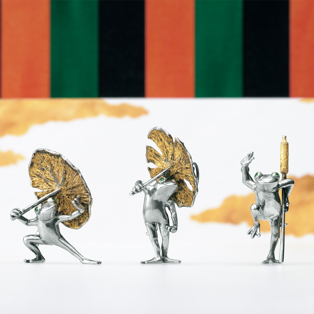 カエルの戯画ブローチ／歌舞伎