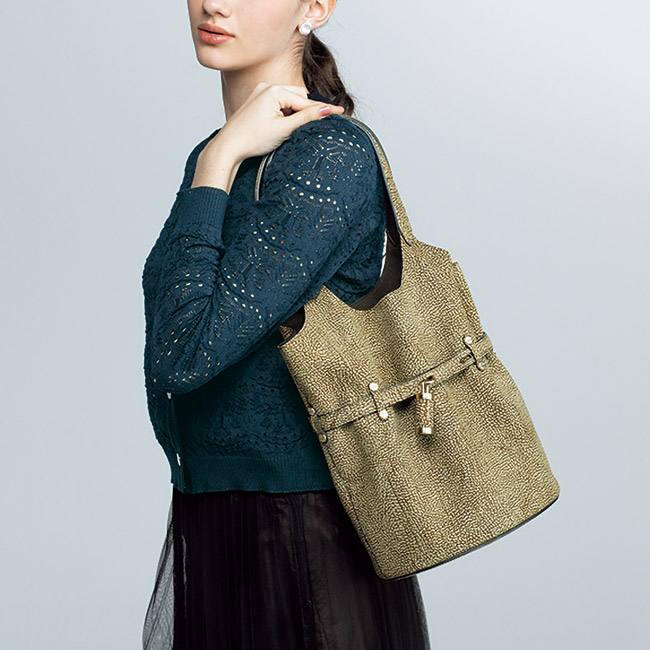 ラムスウェードショルダーバッグ