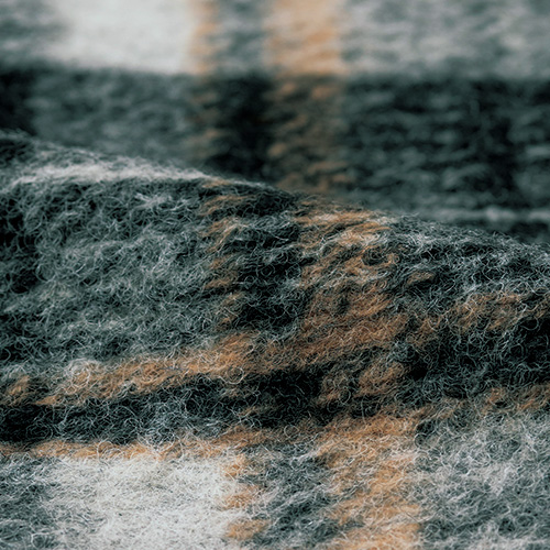 イタリア製生地のチェック柄ベスト